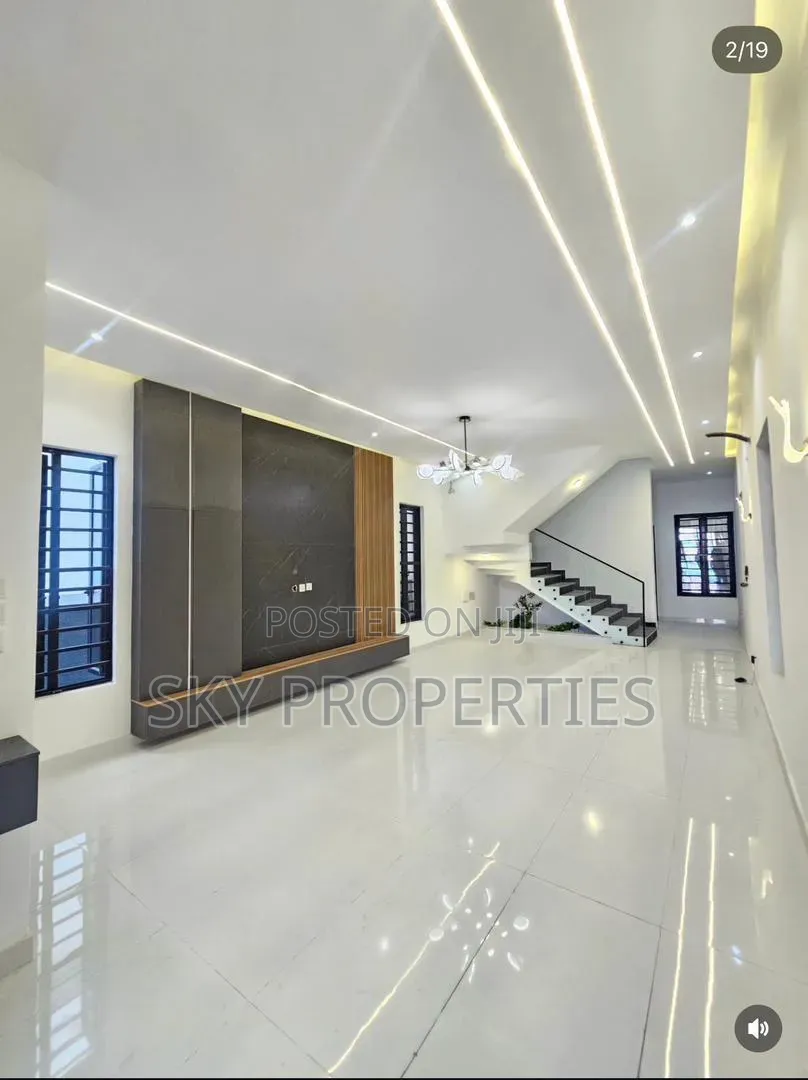 5bdrm Apartment in Ajah, Olokonla for sale