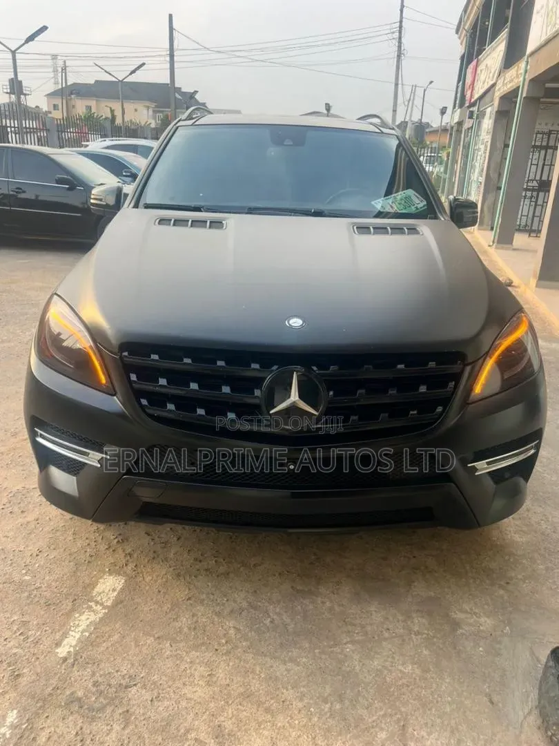 Mercedes-Benz M Class ML63 AMG 4dr SUV AWD (5.5L 8cyl Turbo 7A) 2015