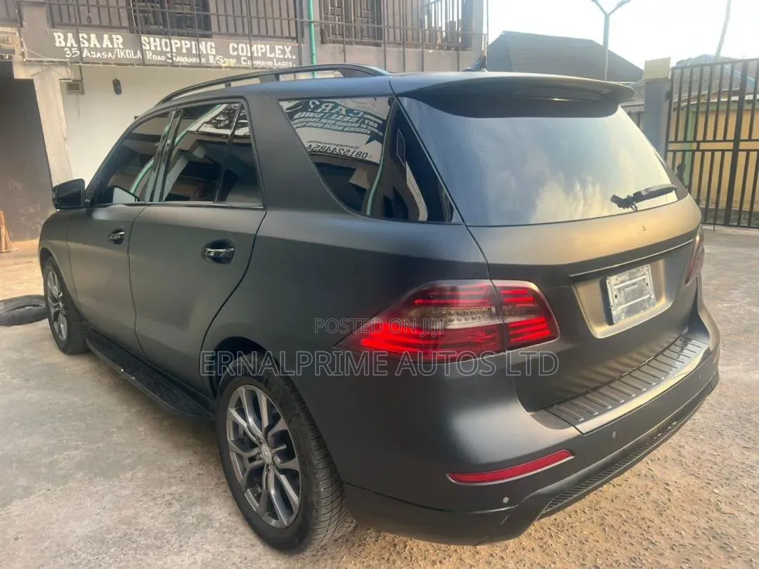 Mercedes-Benz M Class ML63 AMG 4dr SUV AWD (5.5L 8cyl Turbo 7A) 2015