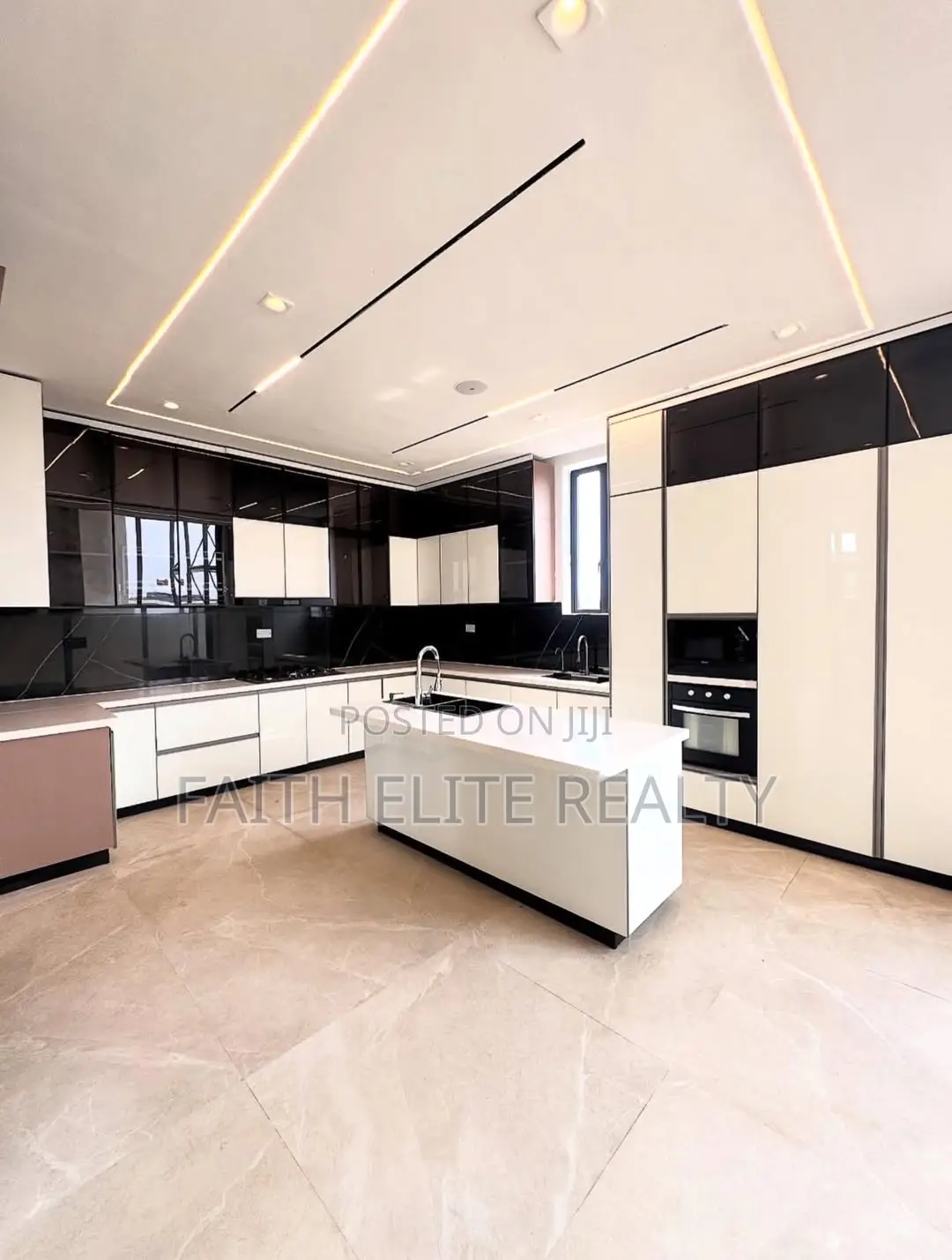 5bdrm Duplex in Lekki Phase 1 for sale