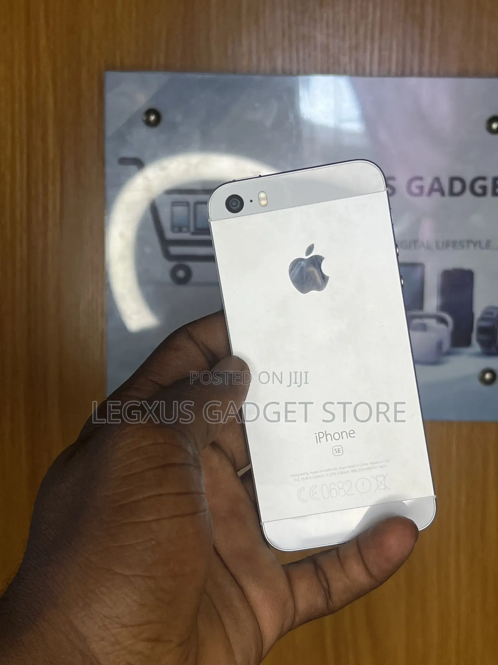 Apple iPhone SE 16 GB Silver
