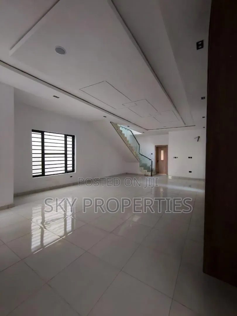 5bdrm Duplex in Vgc, Ikota for sale