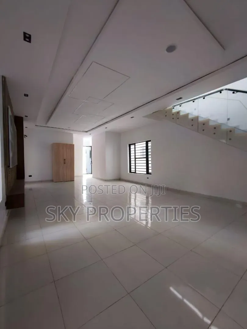 5bdrm Duplex in Vgc, Ikota for sale