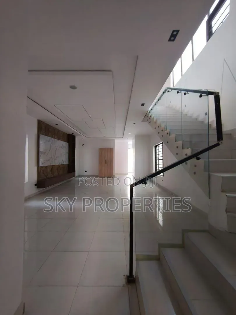 5bdrm Duplex in Vgc, Ikota for sale