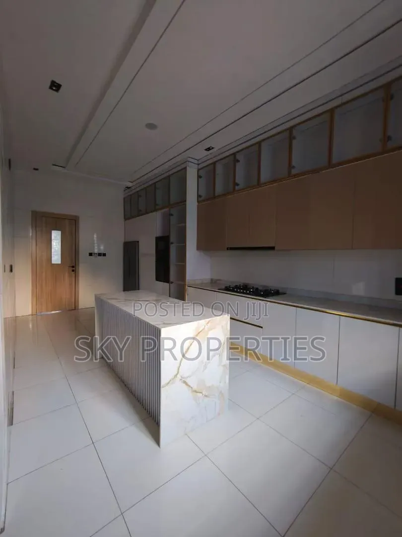 5bdrm Duplex in Vgc, Ikota for sale