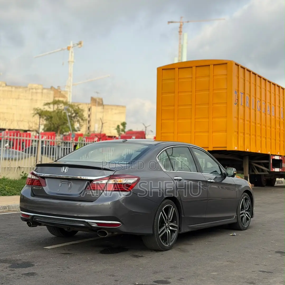 Honda Accord Touring 4dr Sedan FWD (3.5L 6cyl 6A) 2016 Gray