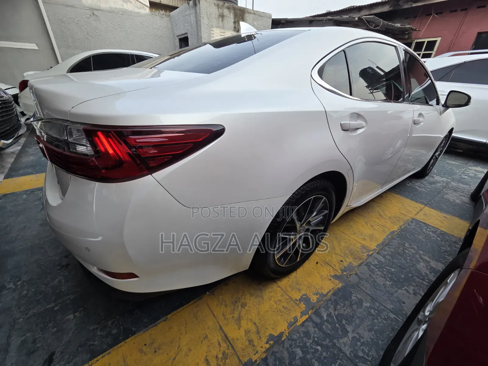 Lexus ES 350 FWD 2017 White