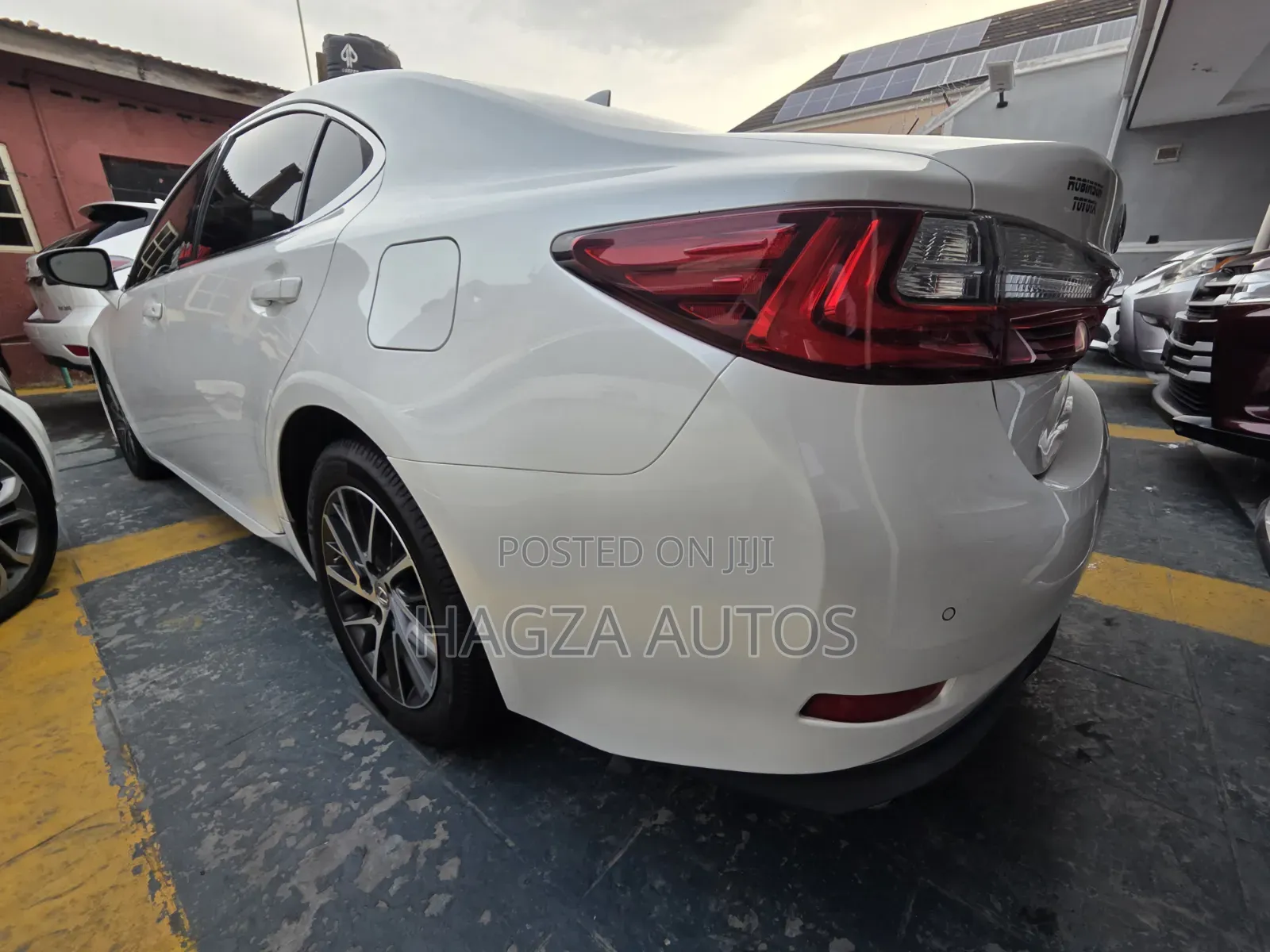 Lexus ES 350 FWD 2017 White