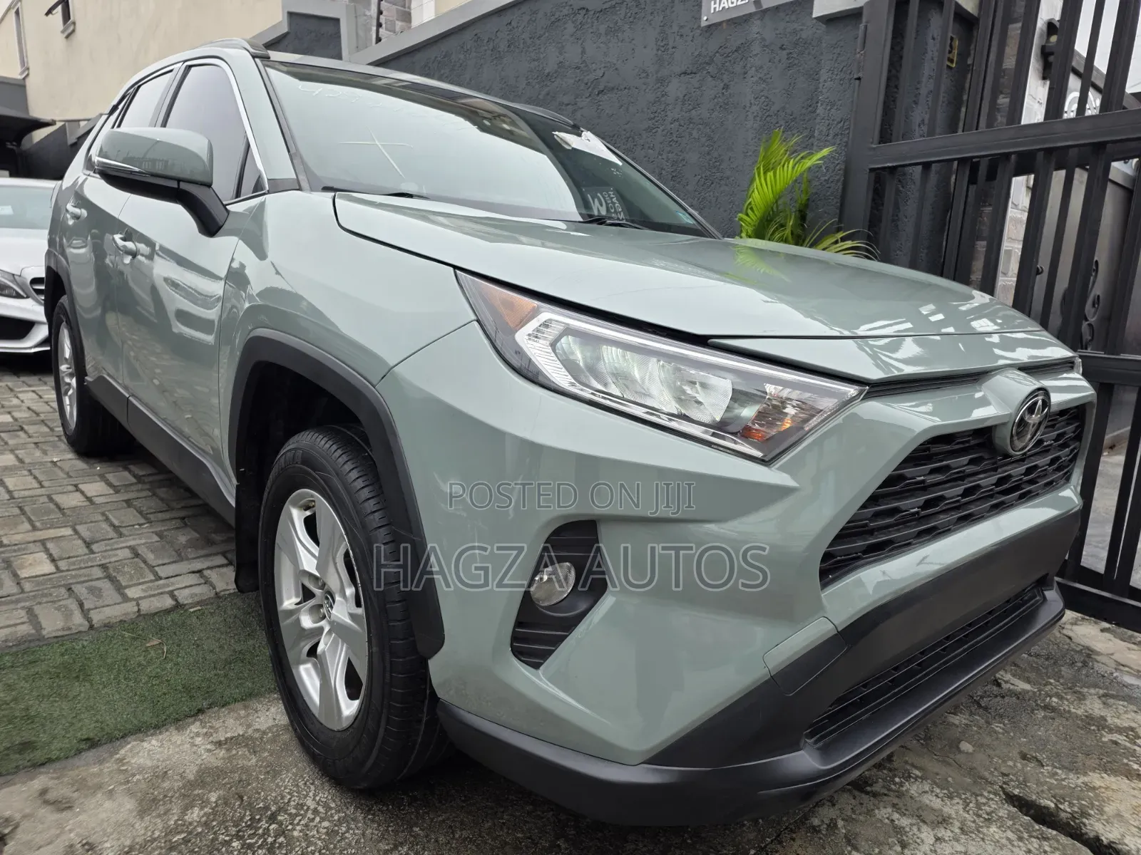 Toyota RAV4 XLE AWD 2020 Green