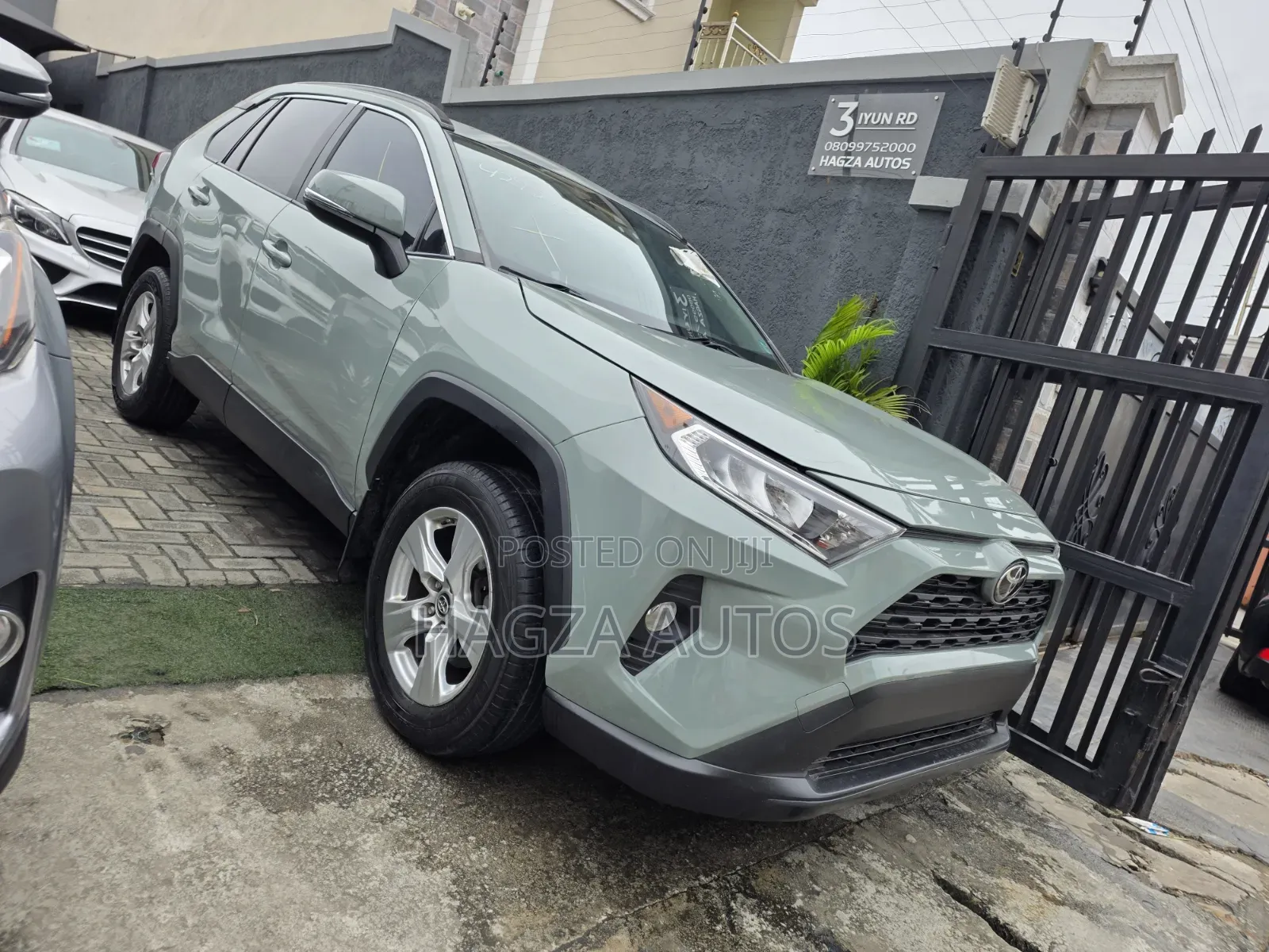 Toyota RAV4 XLE AWD 2020 Green