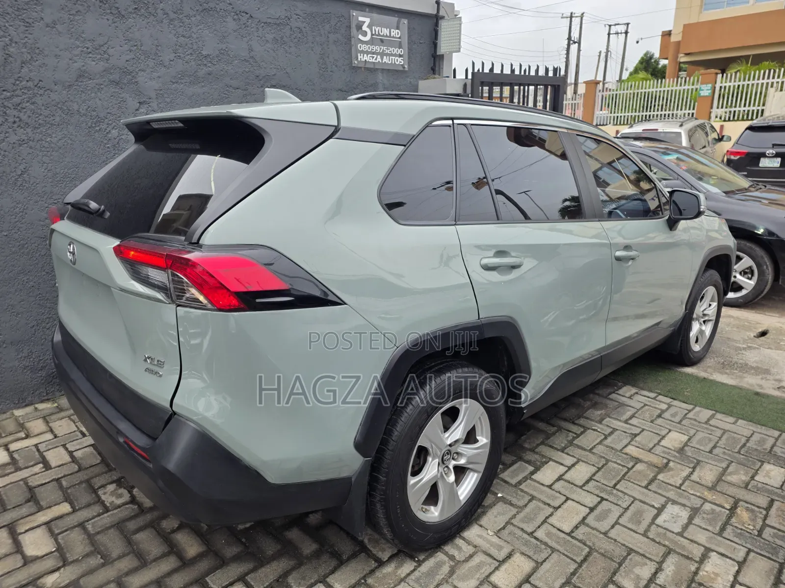 Toyota RAV4 XLE AWD 2020 Green