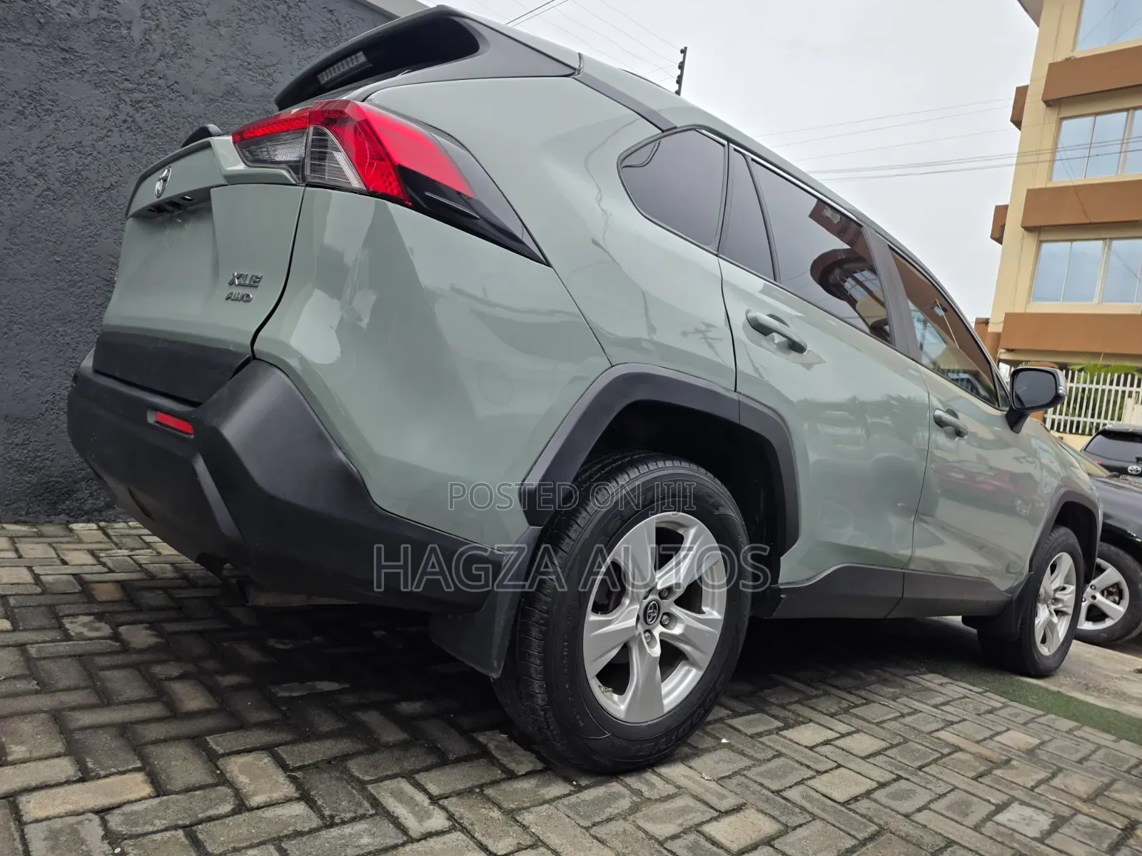 Toyota RAV4 XLE AWD 2020 Green