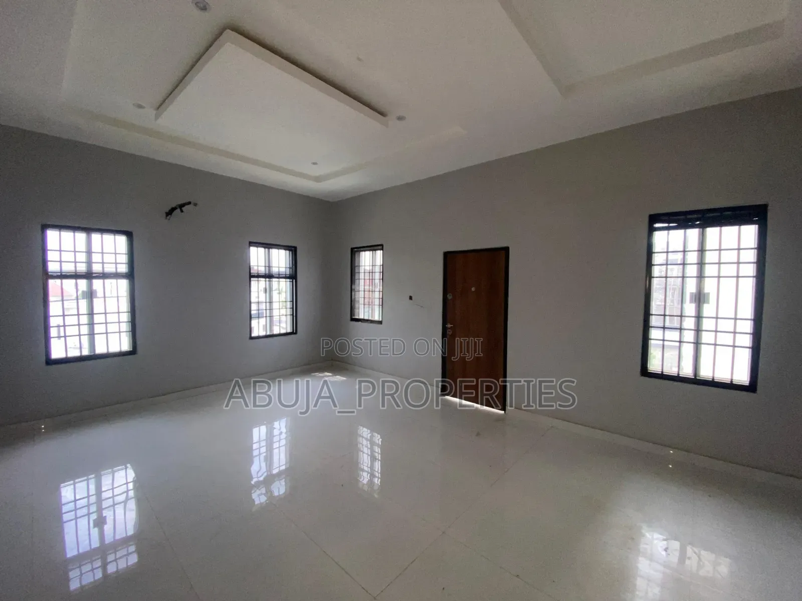 5bdrm Duplex in Jahi for sale