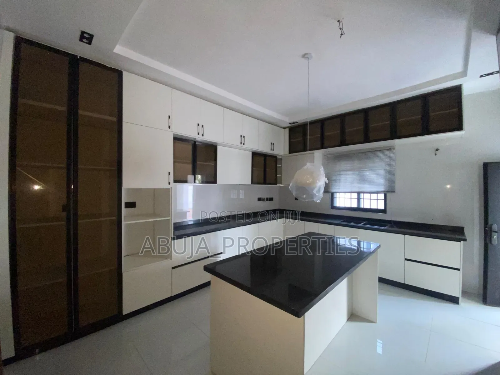 5bdrm Duplex in Jahi for sale