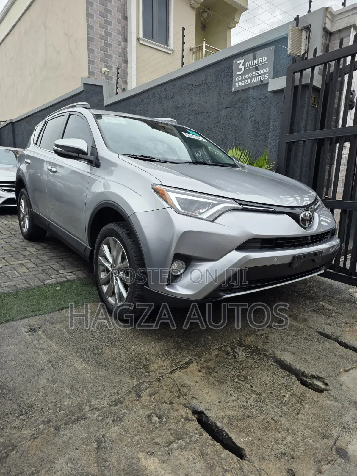 Toyota RAV4 Limited 4dr SUV AWD (2.5L 4cyl 6A) 2018 Silver