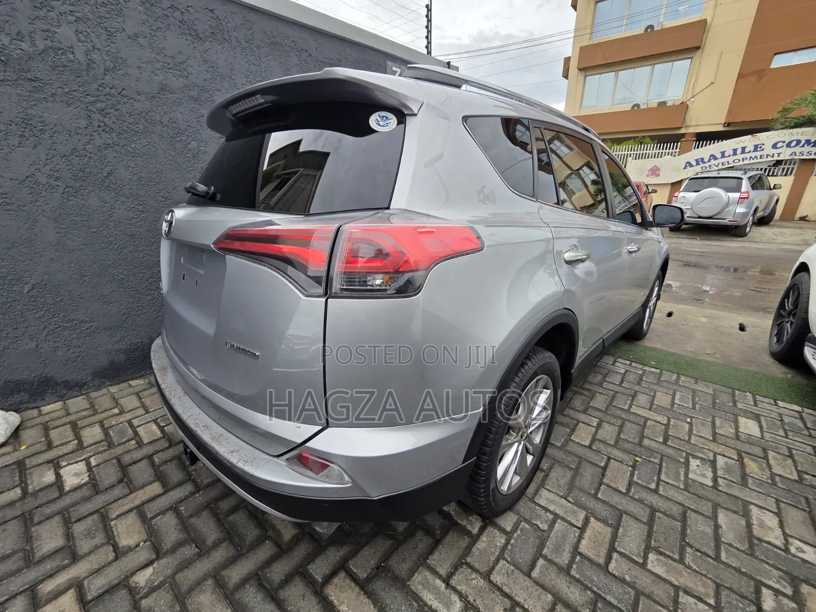 Toyota RAV4 Limited 4dr SUV AWD (2.5L 4cyl 6A) 2018 Silver