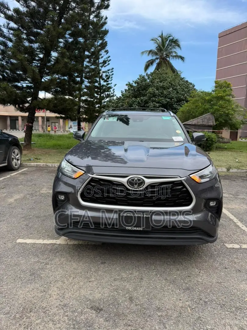 Toyota Highlander XLE 2021 Gray