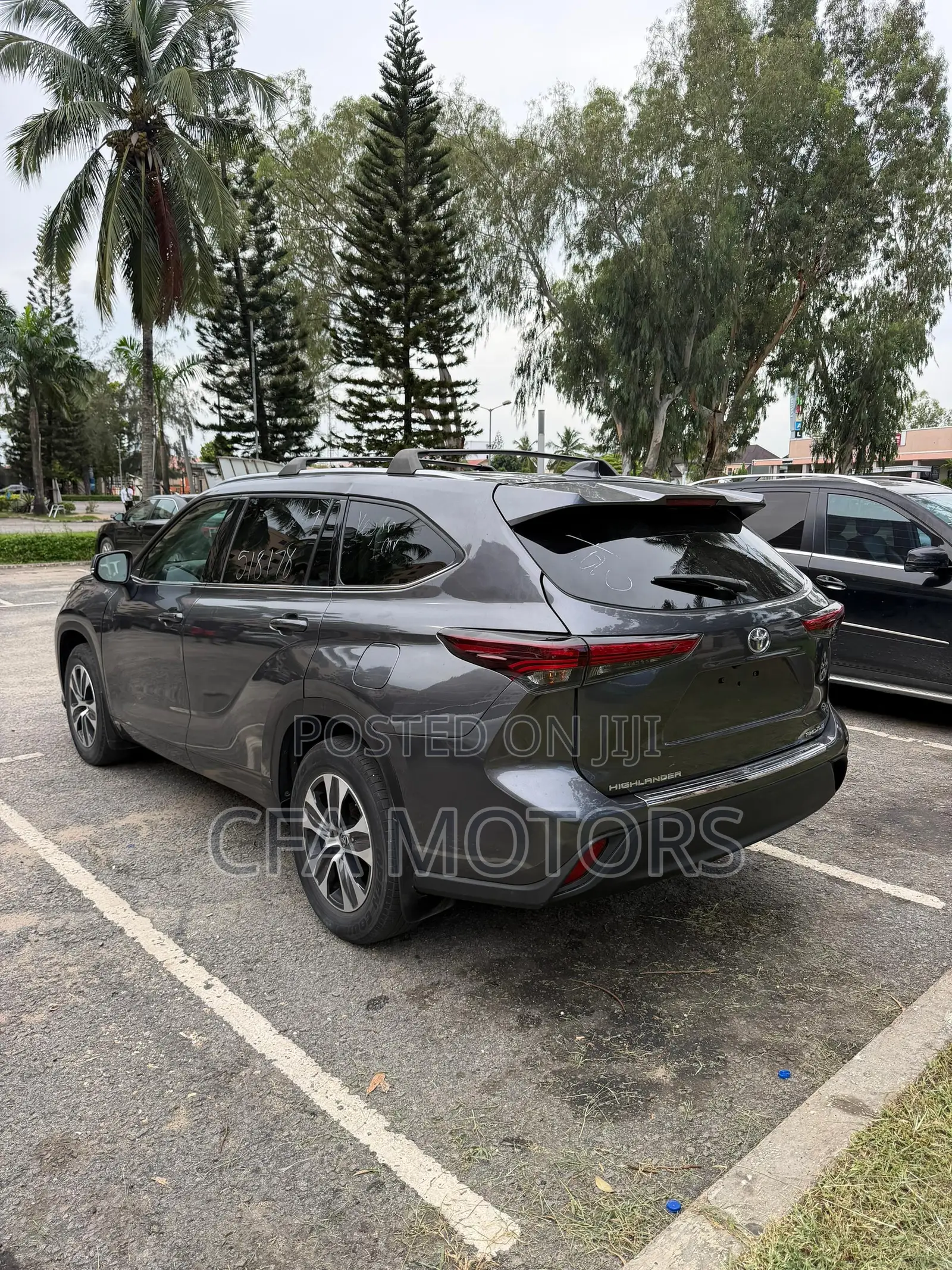 Toyota Highlander XLE 2021 Gray