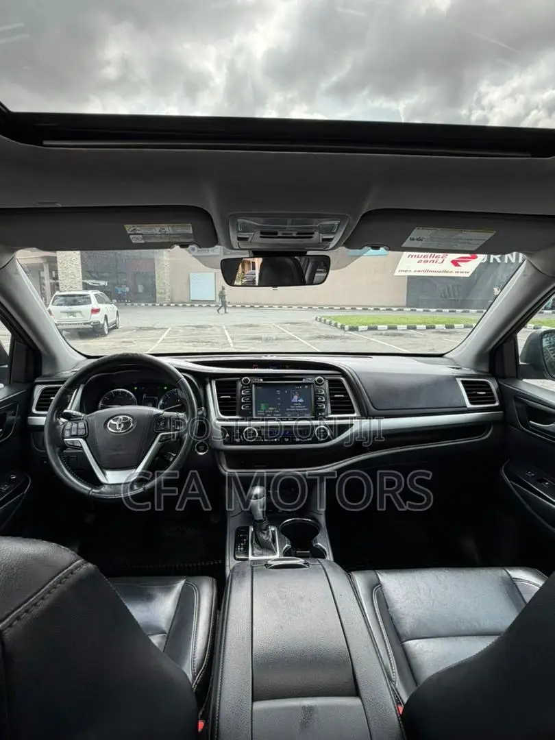 Toyota Highlander XLE 2019 Gray