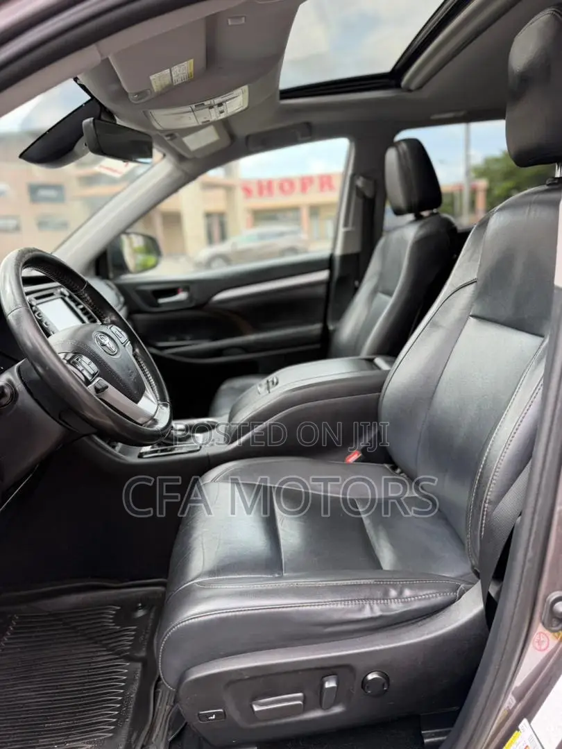 Toyota Highlander XLE 2019 Gray