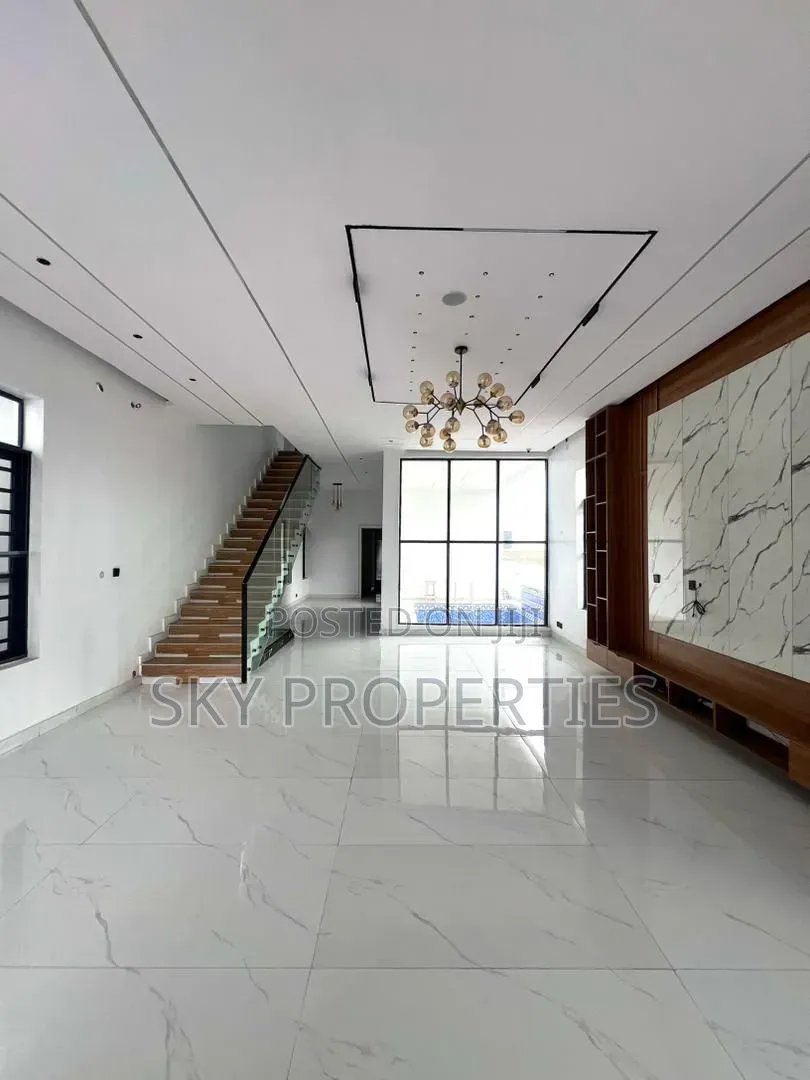 5bdrm Duplex in Vgc for sale