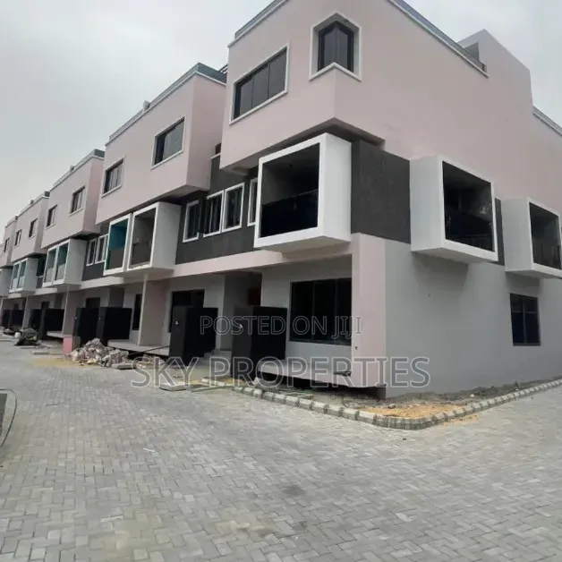 4bdrm Duplex in Admiralty, Lekki Phase 1 for rent