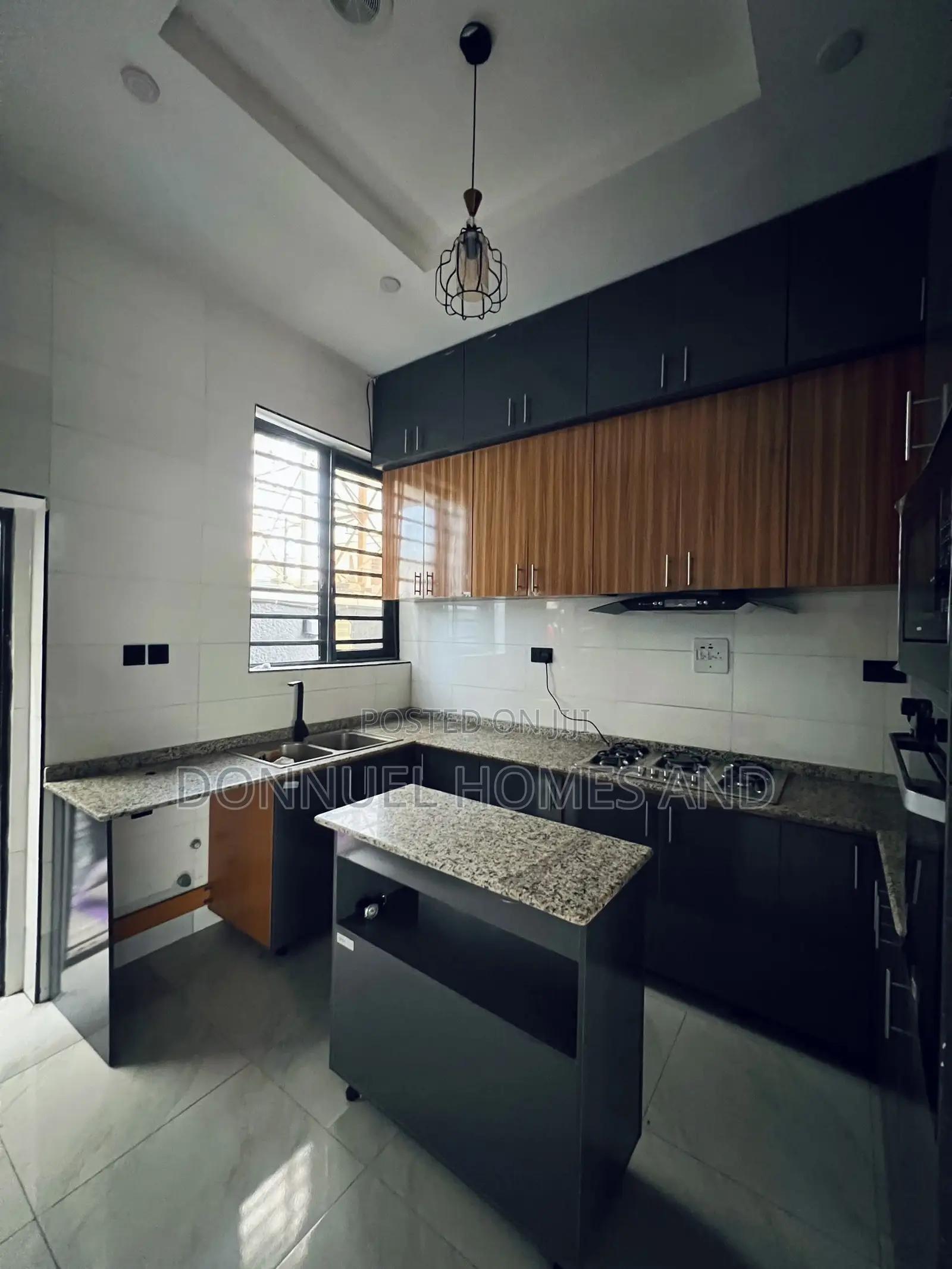 4bdrm Townhouse / Terrace in Ikota for rent