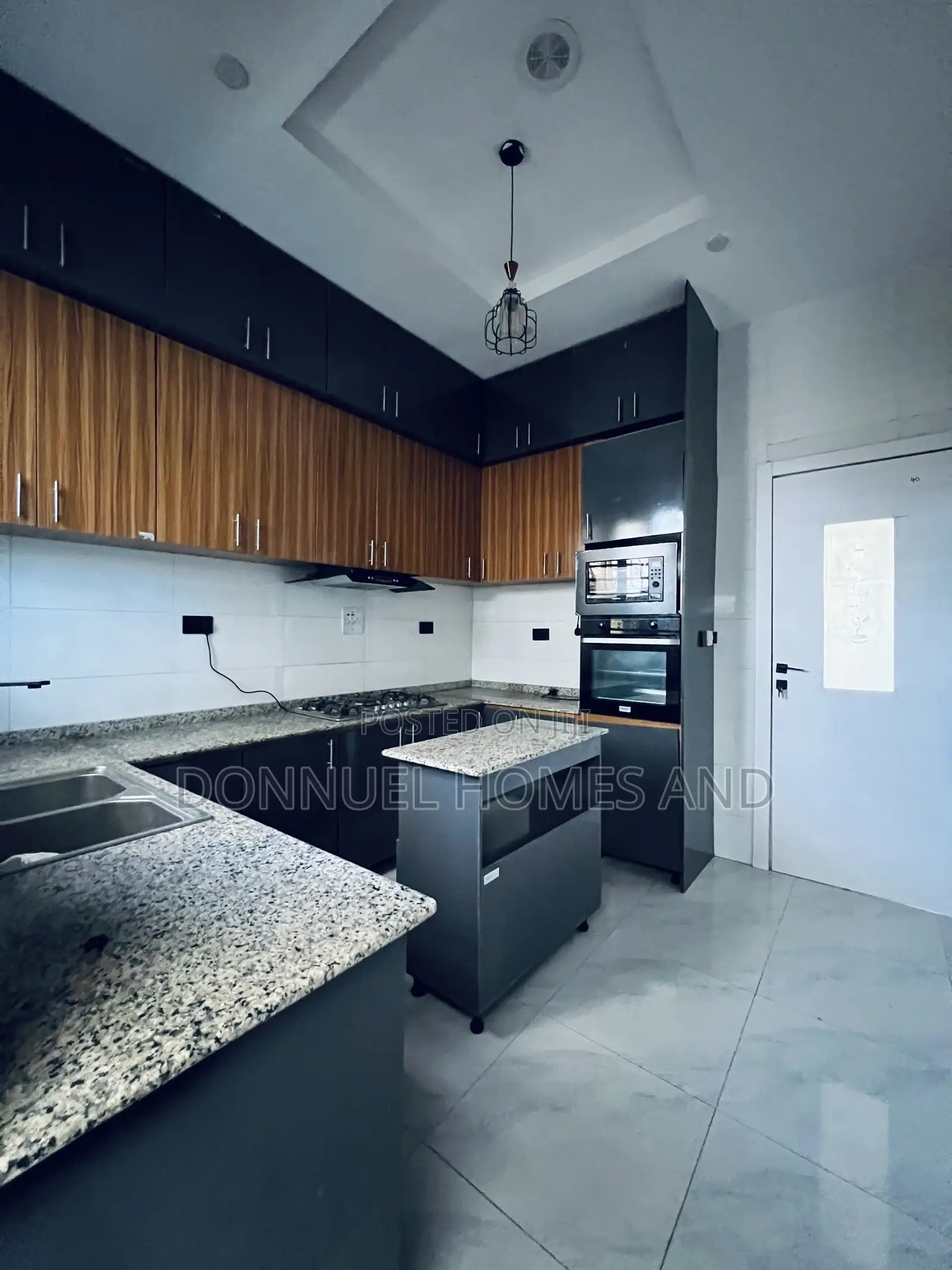 4bdrm Townhouse / Terrace in Ikota for rent