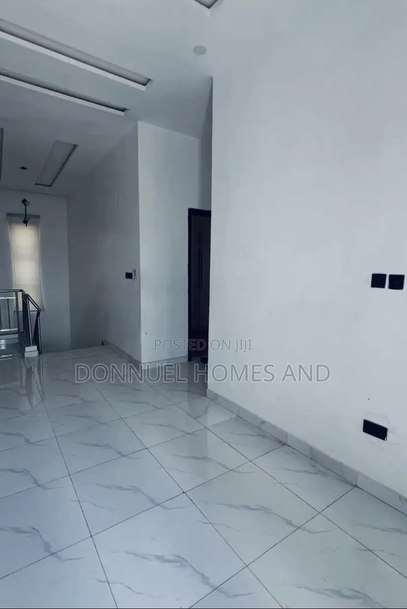 2bdrm Block of Flats in Ologolo for rent