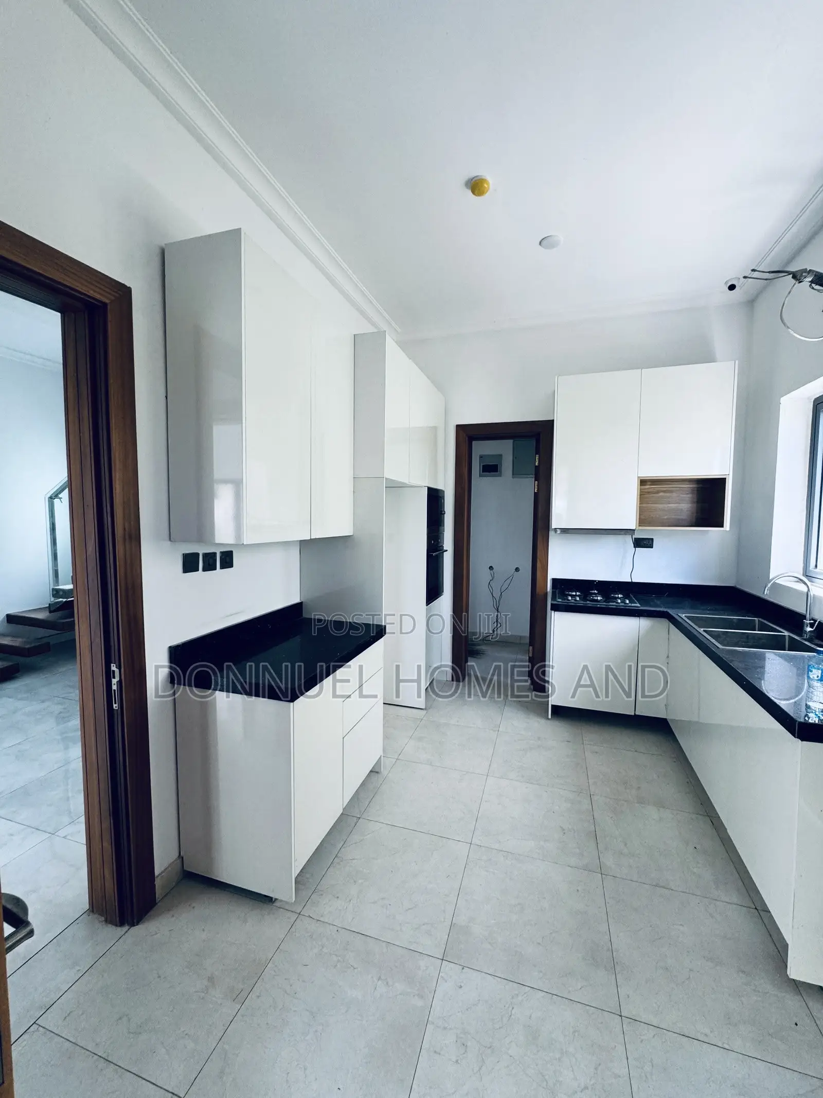 3bdrm Penthouse in Ikate for rent