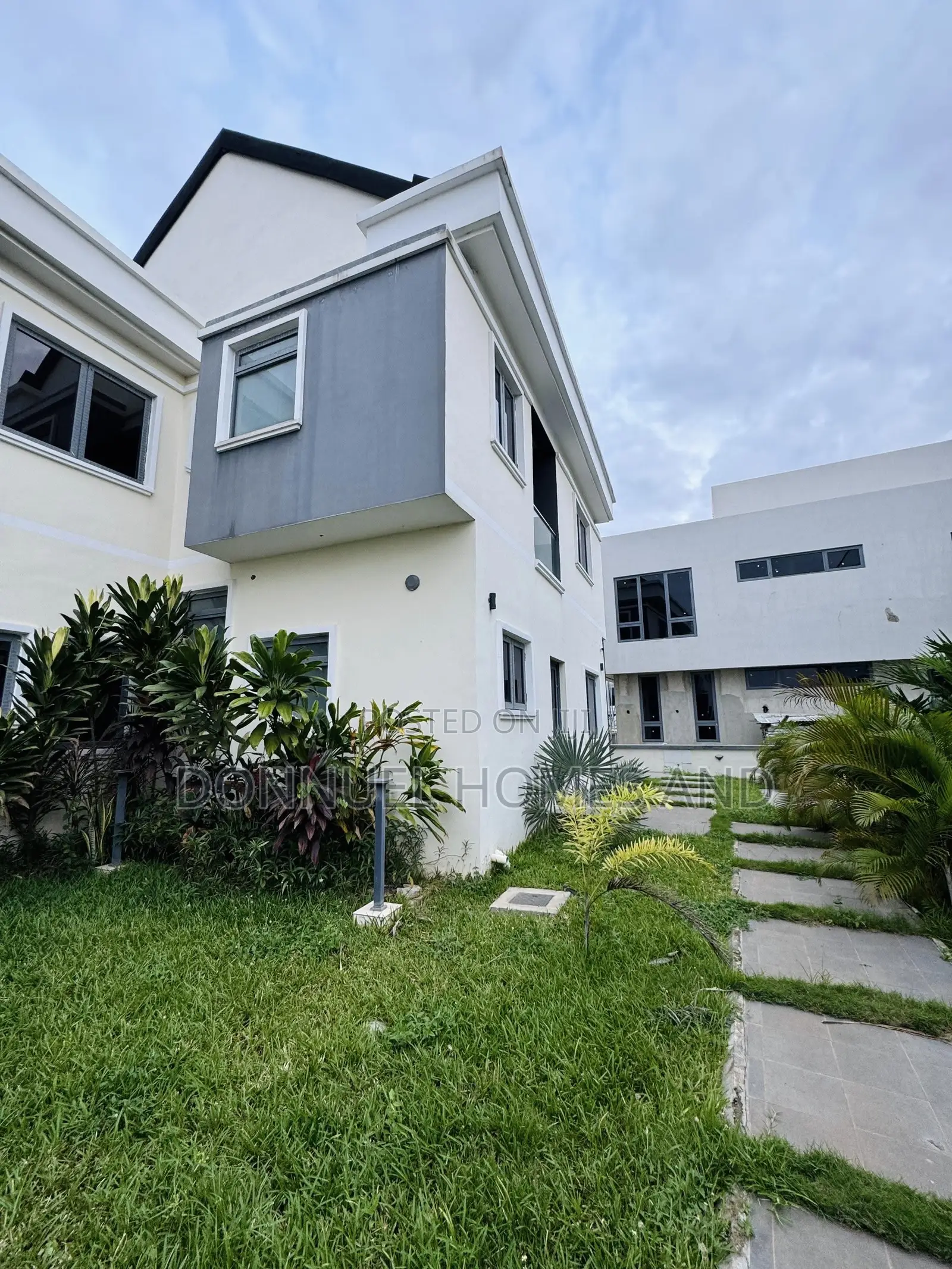 3bdrm Penthouse in Ikate for rent
