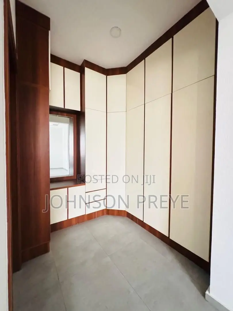 4bdrm House in Lekki Phase 1 for rent