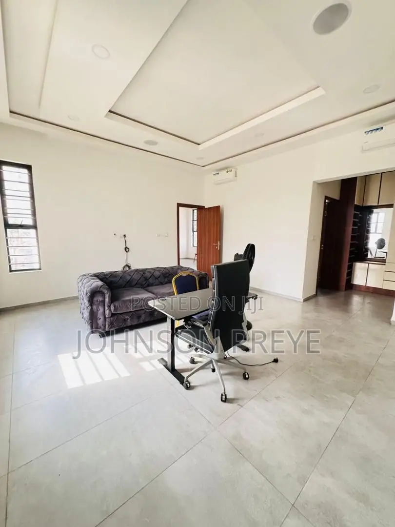 4bdrm House in Lekki Phase 1 for rent