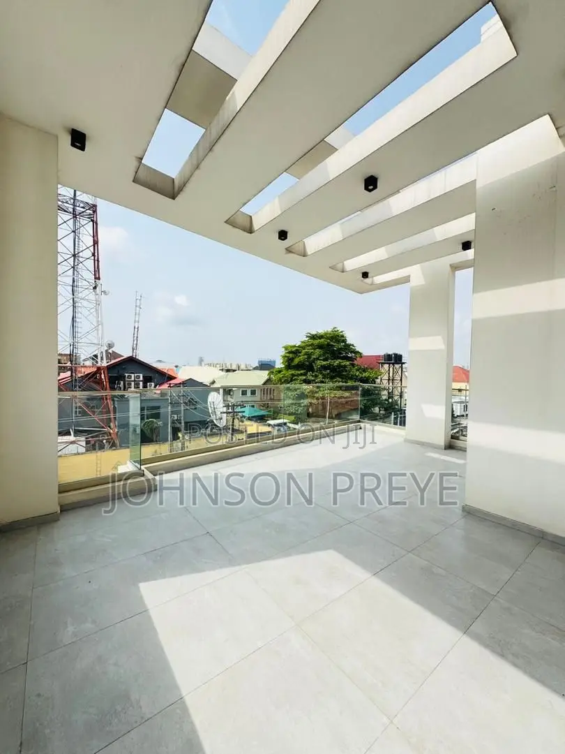 4bdrm House in Lekki Phase 1 for rent