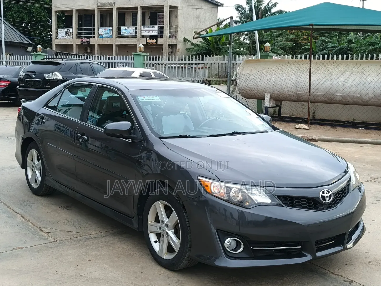 Toyota Camry SE Sport 4dr Sedan w/Prod. End 11/13 (2.5L 4cyl 6A) 2014