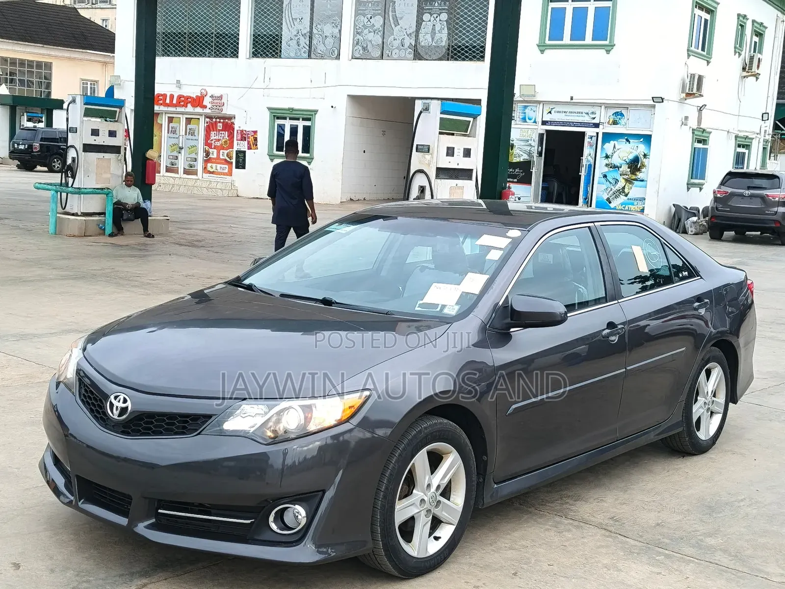 Toyota Camry SE Sport 4dr Sedan w/Prod. End 11/13 (2.5L 4cyl 6A) 2014