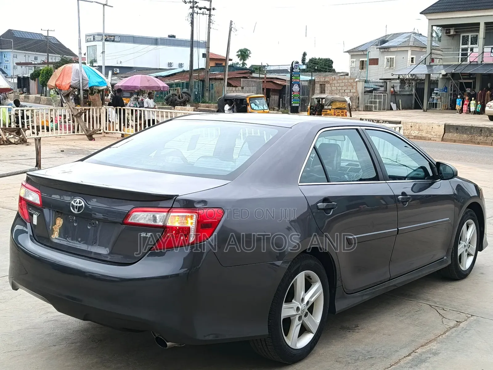 Toyota Camry SE Sport 4dr Sedan w/Prod. End 11/13 (2.5L 4cyl 6A) 2014