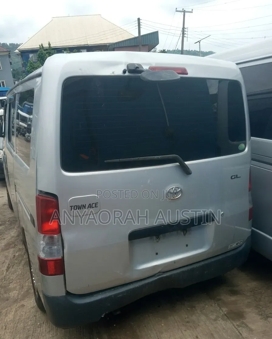 Toyota HiAce 2007 Grey