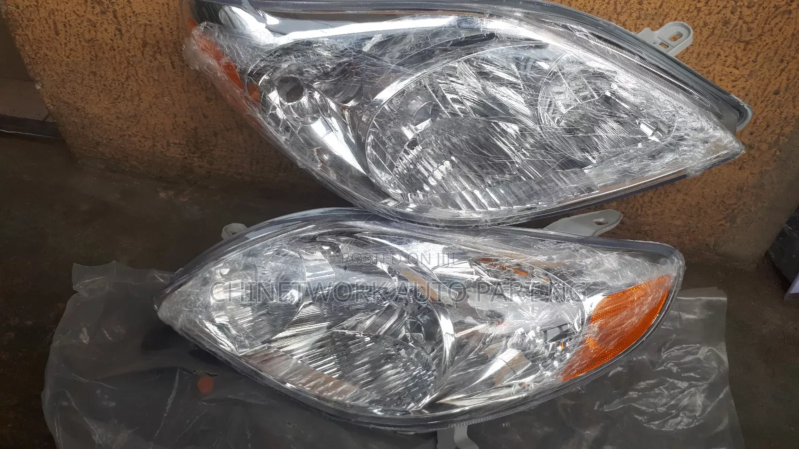 Toyota Matrix 2005 Headlamp | Clean Original