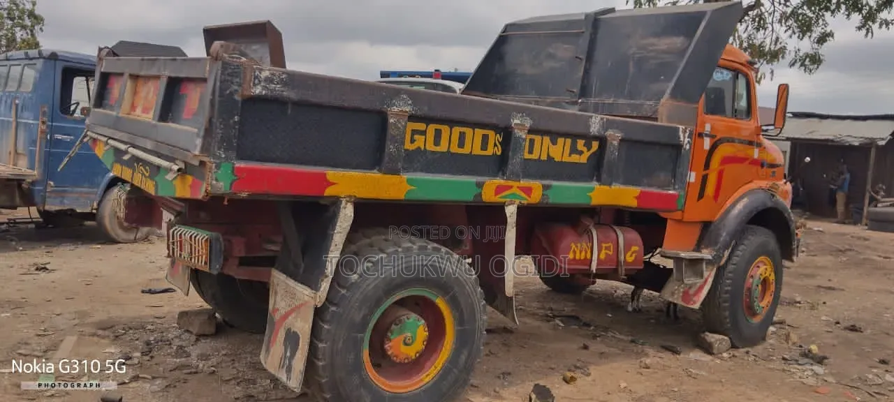 Mercedes Benz 911 Tipper