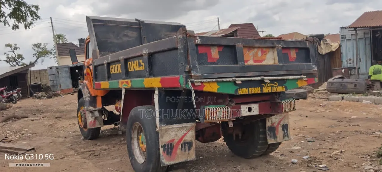 Mercedes Benz 911 Tipper
