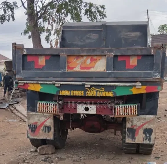 Mercedes Benz 911 Tipper