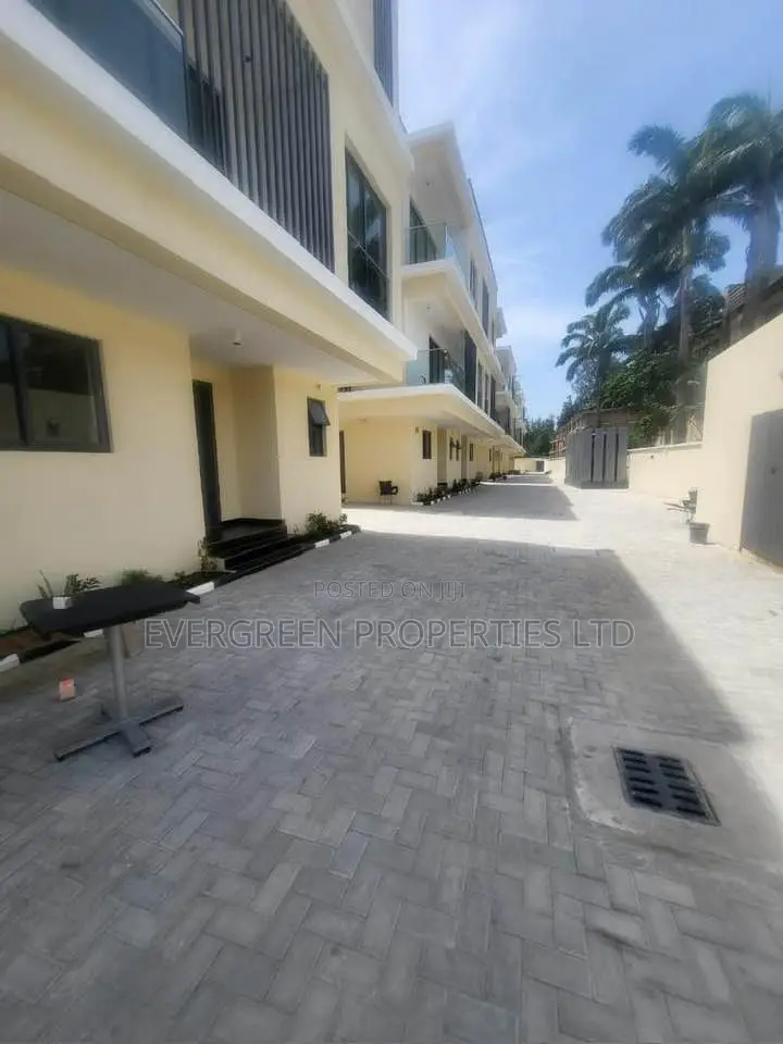 5bdrm Duplex in Parkview Estate for rent