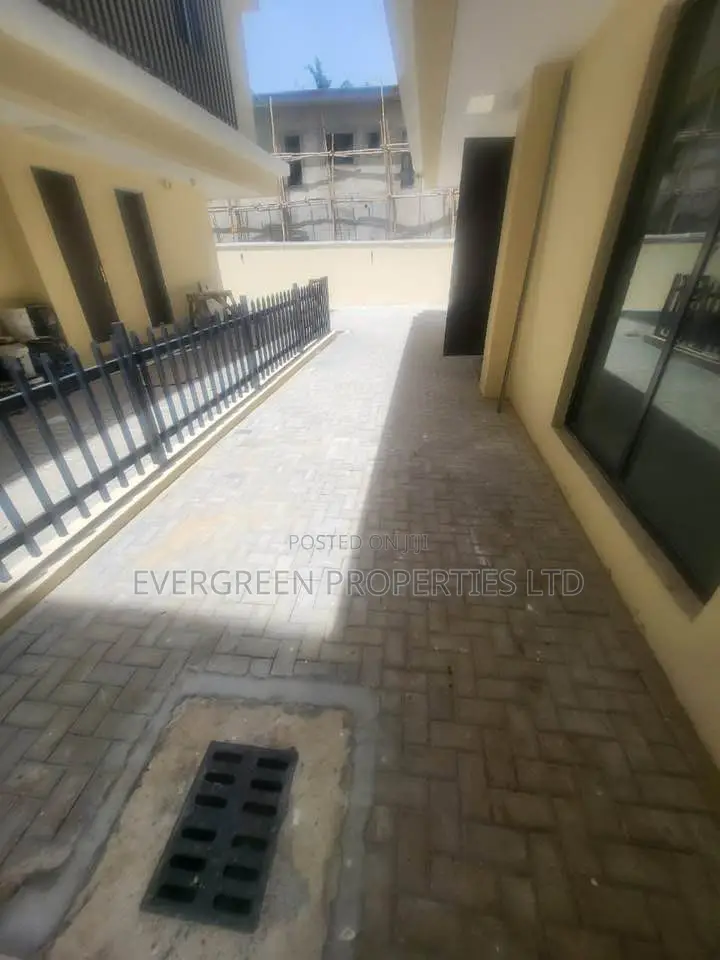 5bdrm Duplex in Parkview Estate for rent
