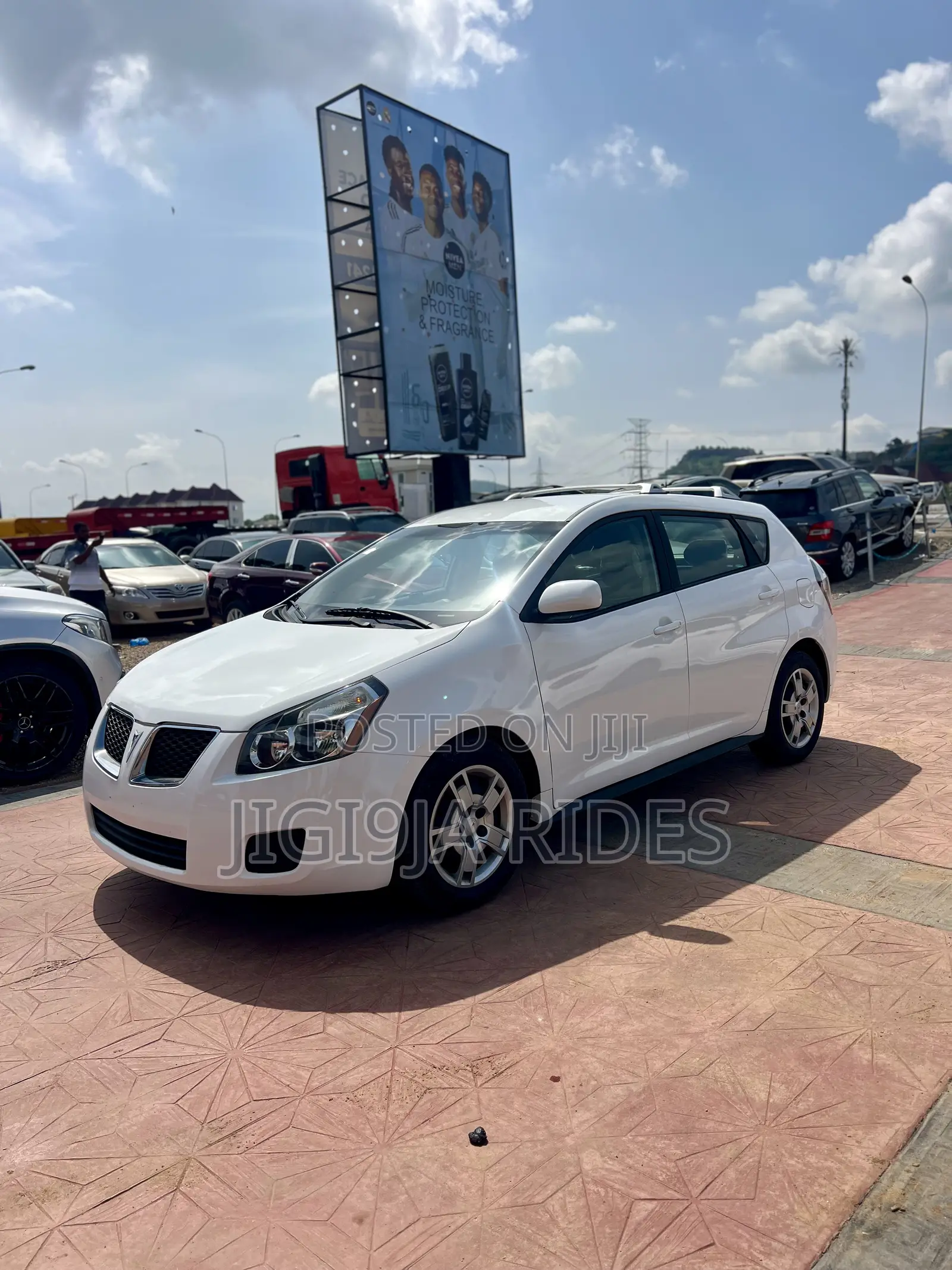 Pontiac Vibe 2009 White