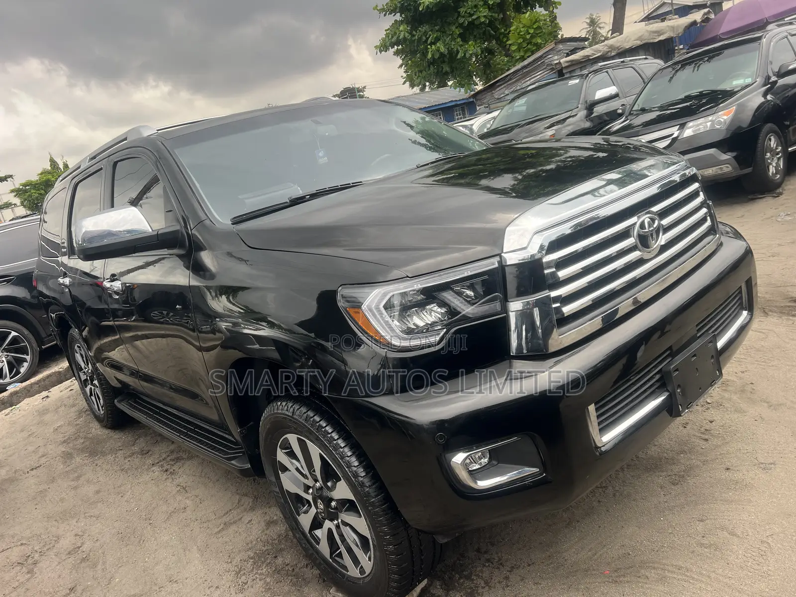 Toyota Sequoia Platinum 4dr SUV 4WD (5.7L 8cyl 6A) 2017 Black