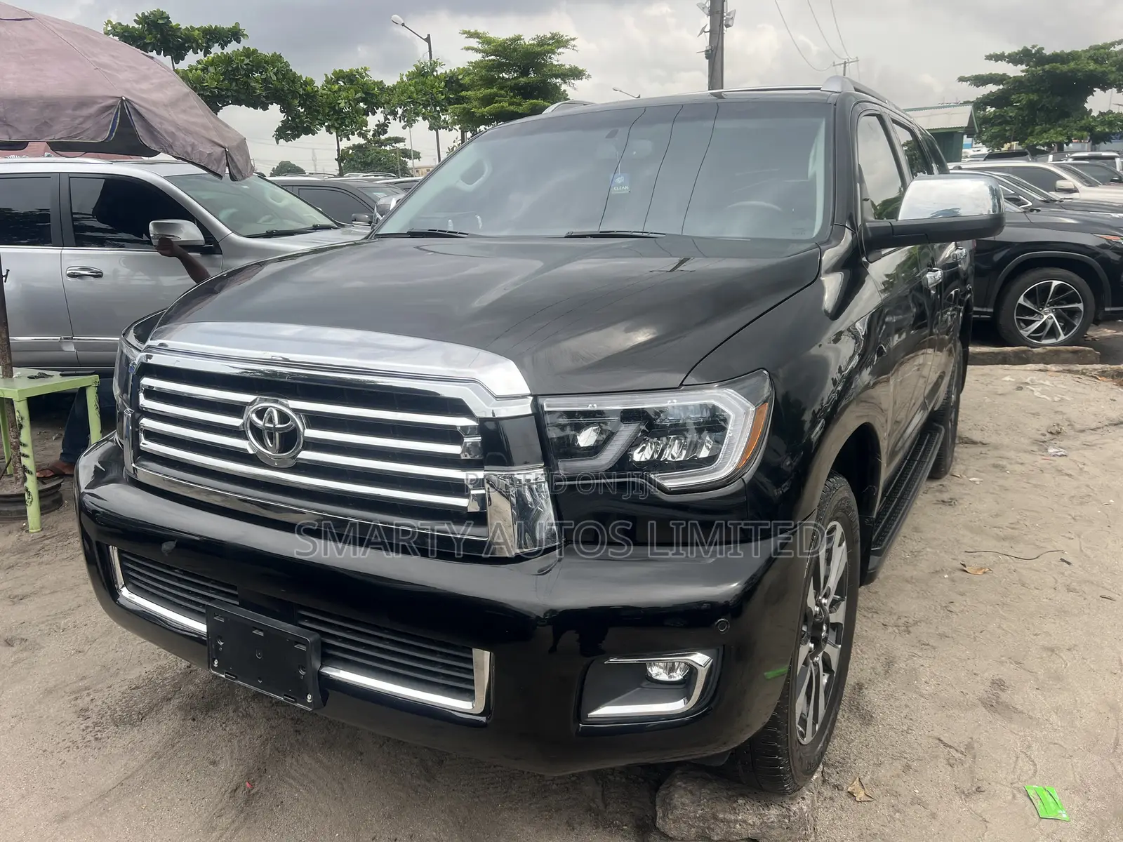 Toyota Sequoia Platinum 4dr SUV 4WD (5.7L 8cyl 6A) 2017 Black