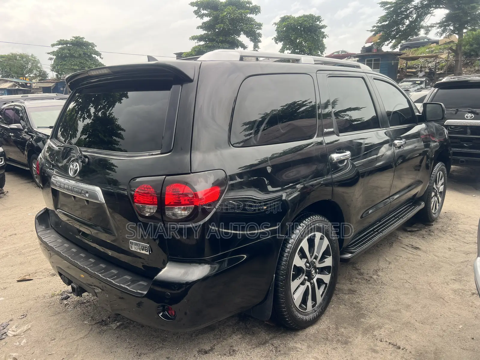 Toyota Sequoia Platinum 4dr SUV 4WD (5.7L 8cyl 6A) 2017 Black