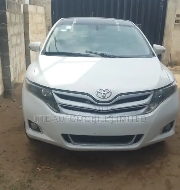 Toyota Venza XLE 2013 White
