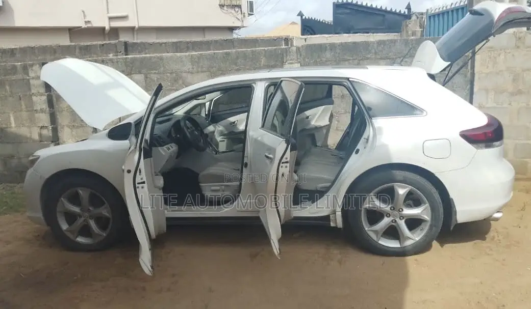 Toyota Venza XLE 2013 White